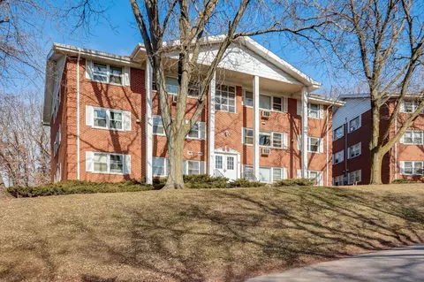 245 Country Clb #1D, Lake Geneva, WI 53147