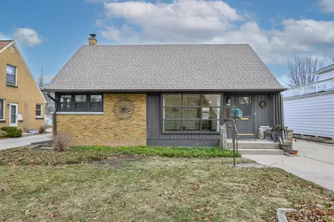 524 N 106th, Wauwatosa, WI 53226