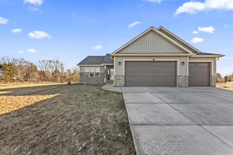 w188 Thompson Circle, Oconomowoc, WI 53066