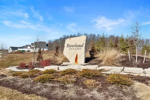 13775 N Pine Vw #LT 7, Mequon, WI 53097