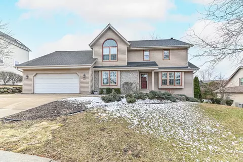1217 Foxwood, Waukesha, WI 53189