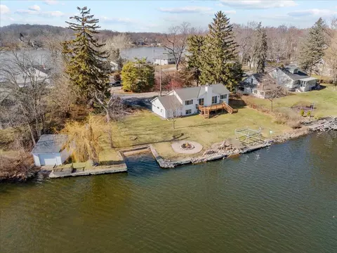 5405 E Peninsula, Waterford, WI 53185