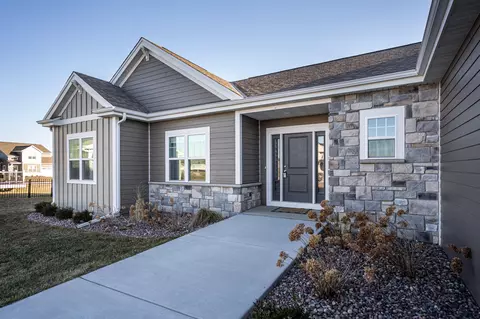 2870 Fox Riv, Summit, WI 53066