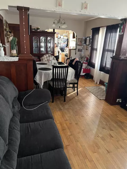 2142 S 57th, West Allis, WI 53219