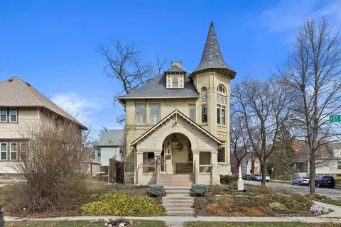 3402 W Saint Paul, Milwaukee, WI 53208