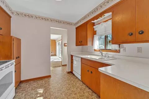 10531 W Upham, Hales Corners, WI 53130