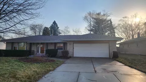 9310 S 8th, Oak Creek, WI 53154