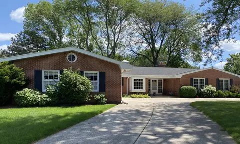 500 E Bay Pt, Bayside, WI 53217