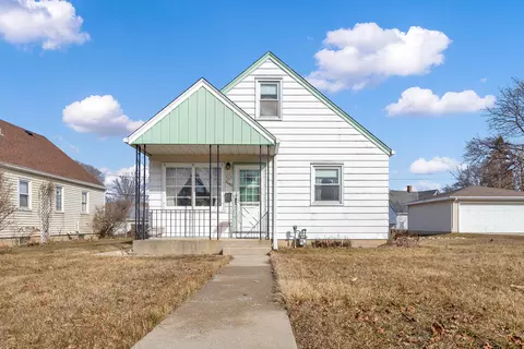 3040 E Armour, Saint Francis, WI 53235