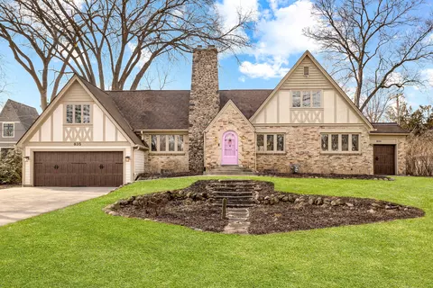 835 Circle, Elm Grove, WI 53122