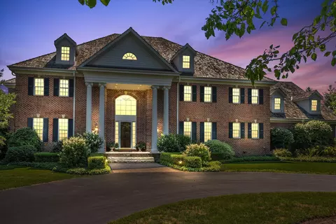 10425 W Hawthorne, Mequon, WI 53097