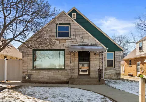 5133 W Keefe, Milwaukee, WI 53216