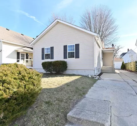 1827 Chatham, Racine, WI 53402