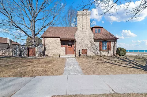 2214 Lakeside, Manitowoc, WI 54220