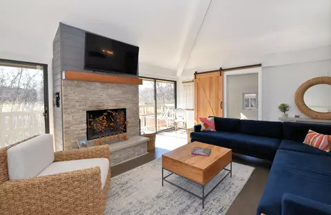 713 Thornridge #A, Fontana, WI 53125