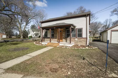 6088 N Railroad, Burlington, WI 53105