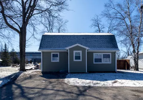 555 W Oakwood, Oak Creek, WI 53154