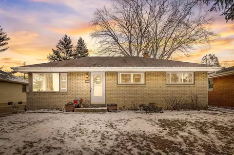 123 Brookdale, South Milwaukee, WI 53172