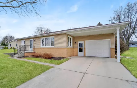 2206 Hickory, New Holstein, WI 53061