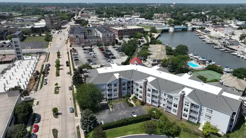 35 Harborview #204, Racine, WI 53403