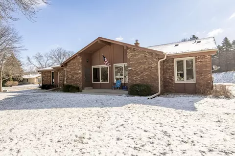 7213 Horizon #7215, Greendale, WI 53129