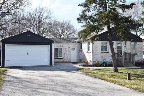 15565 Carpenter, Brookfield, WI 53005