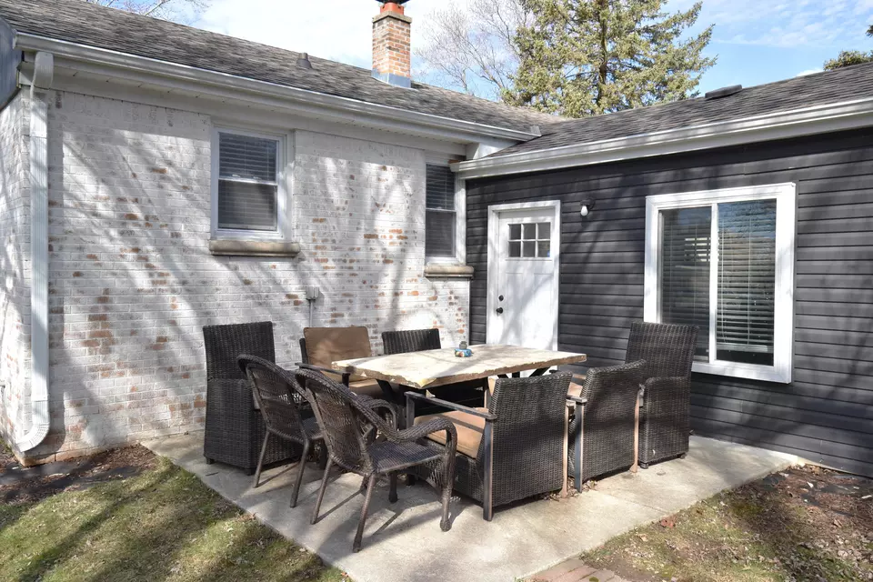 15565 Carpenter, Brookfield, WI 53005 18 Photos Movoto