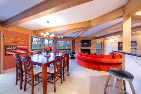 880 Windsor #J2, Fontana, WI 53125