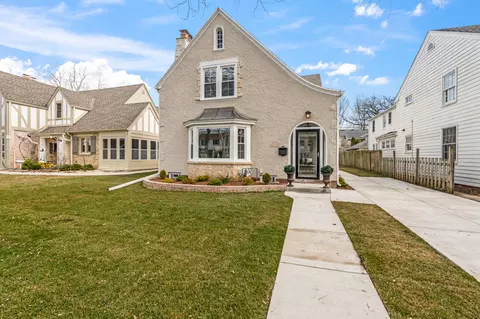 5412 N Hollywood, Whitefish Bay, WI 53217