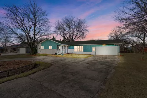 423 N Clark, Mayville, WI 53050