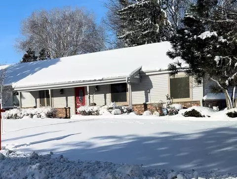 3102 W Fleur De Lis, Mequon, WI 53092