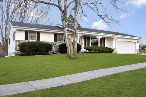 1415 Sandra, West Bend, WI 53095