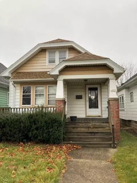 1917 S 71st, West Allis, WI 53219