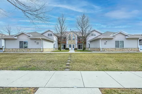 6220 S Creekside #2, Cudahy, WI 53110