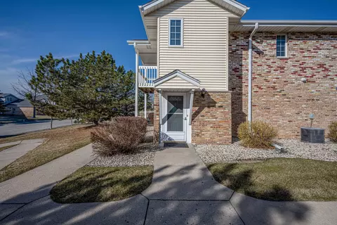 330 W Aspen #1, Oak Creek, WI 53154