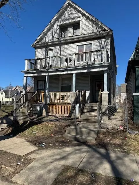 2708 W Wright #2710, Milwaukee, WI 53210