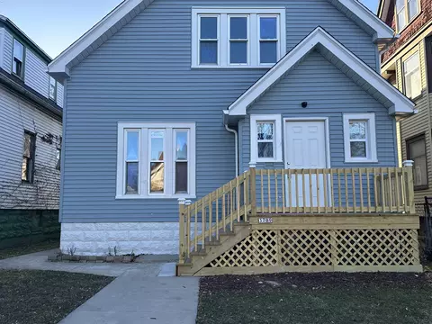 3709 N Port Washington, Milwaukee, WI 53212