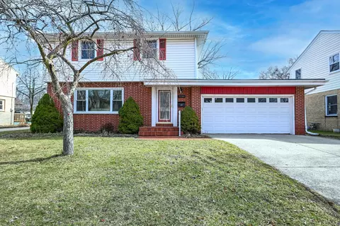 5544 N Navajo, Glendale, WI 53217