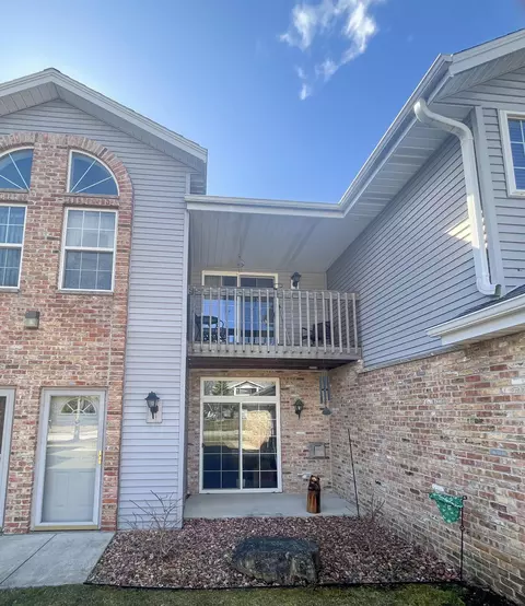 401 W Aspen #4, Oak Creek, WI 53154