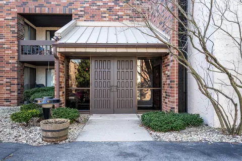 2470 W Good Hope #168, Glendale, WI 53209