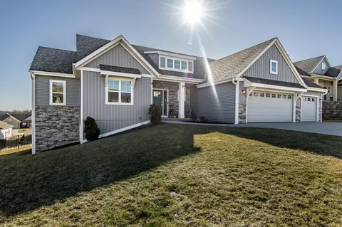 3645 Olde Howell, Waukesha, WI 53188