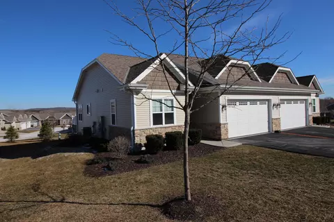 732 Timber Rdg #804, Waukesha, WI 53189