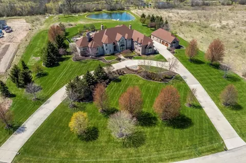 12907 N Highgate, Mequon, WI 53097