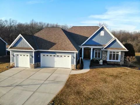 3308 W Hidden Oaks, Franklin, WI 53132