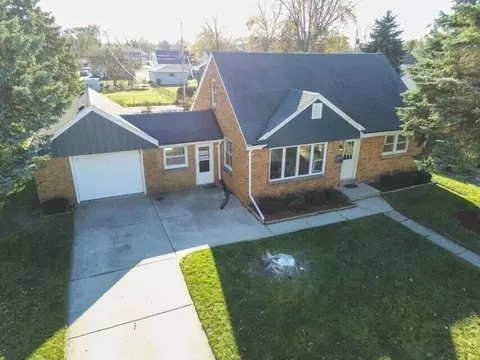 1407 Mackinac, South Milwaukee, WI 53172