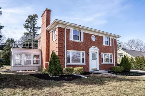 3261 N N Knl, Wauwatosa, WI 53222