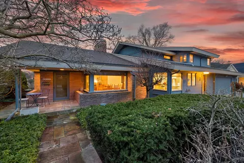 2535 E Lake Blf, Shorewood, WI 53211