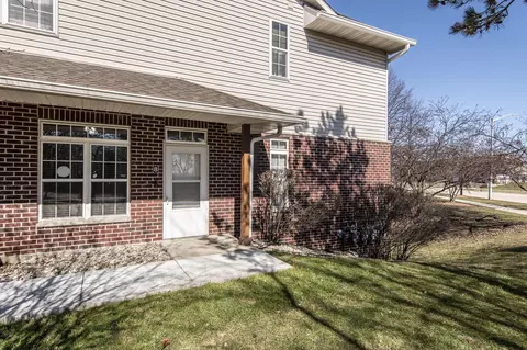 7901 S Scepter #8, Franklin, WI 53132