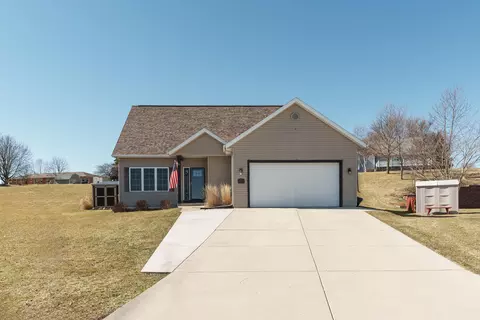 1703 Pine Rdg, Mayville, WI 53050