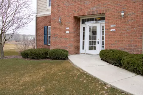 2501 W Colonial Woods, Oak Creek, WI 53154